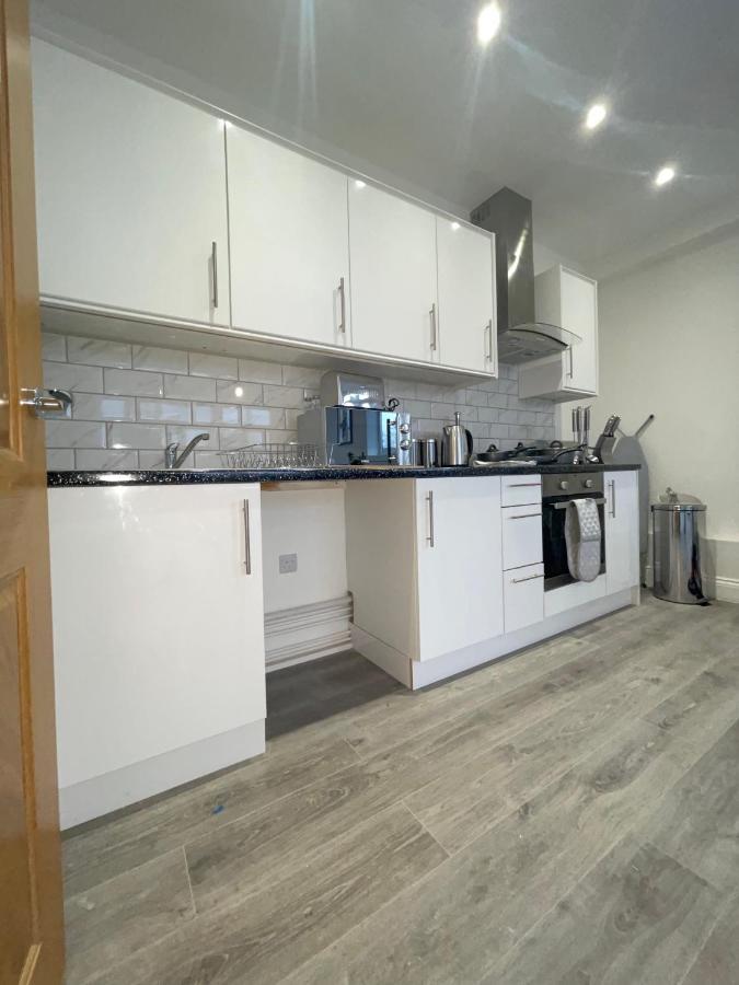 1 Bedroom Apartment - Flitwick - Contractor Friendly - Tourist Ready - Full Kitchen - Wifi - Smart Tv - Sofa Bed - Free Parking - Ideal For Short Or Long Stays Extérieur photo